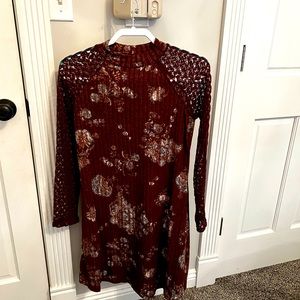 Cute long sleeve floral dress.